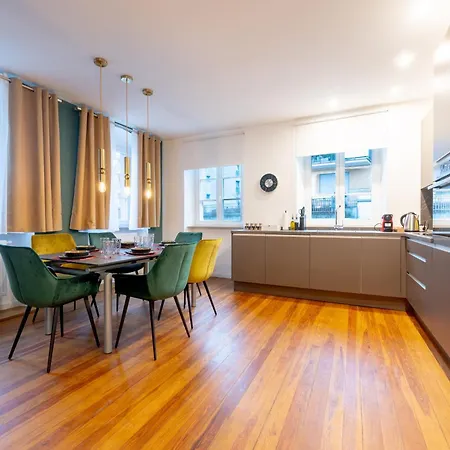 Lit Living Altstadt - Boutique - Parking Apartamento *